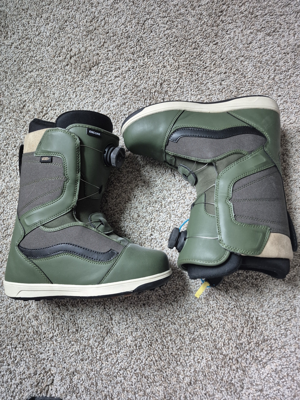 Never Worn VANS Encore Snowboard Boots with Boa Closure Womens Size 7